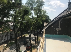 Kilátás a Dózsa György utcai tetőtérről.
